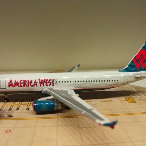 America West A320-232 N627AW L.jpg