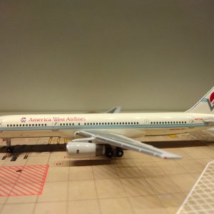 America West B757-200 1983 N907AW L.jpg