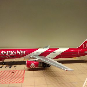 America West B757-200 1996 N908AW L.jpg