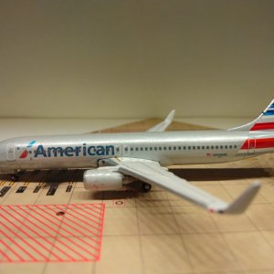 American B737-823WL 2013 N908NN L.jpg