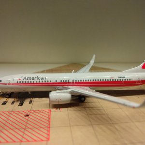 American B737-823WL 2013 N915NN L.jpg