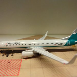 American B737-823WL 2013 N916NN L.jpg