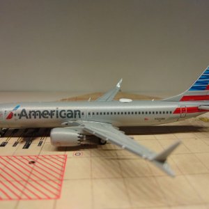 American B737-MAX-8 N324RN L.jpg