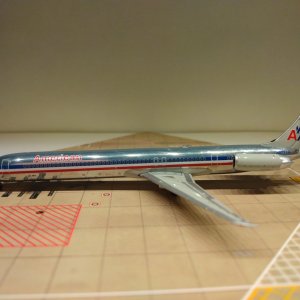 American MD-82 N573AA L.jpg