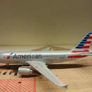 American A319-112 N725UW L.jpg