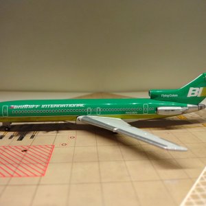 Braniff B727-227A N453BN L.jpg