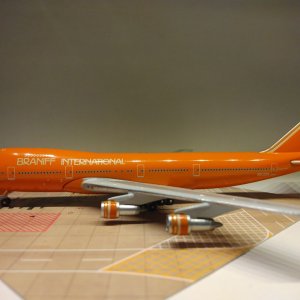 Braniff B747-227B N602BN L.jpg