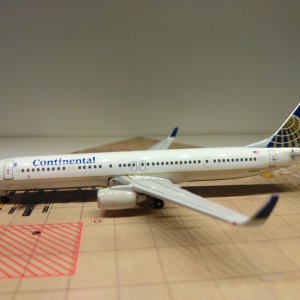 Continental B737-924ERWL N39416 L.jpg