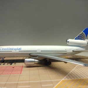 Continental DC-10-30 N13088 L.jpg