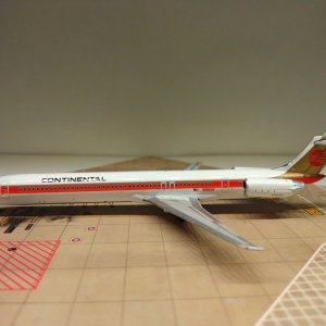 Continental MD-82 N9801F L.jpg