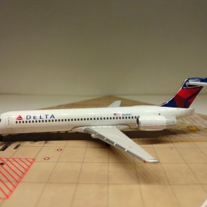 Delta B717-231 N935AT L.jpg