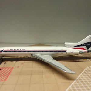 Delta B727-232A N510DA L.jpg