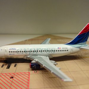 Delta B737-232A 2000 N323DL L.jpg