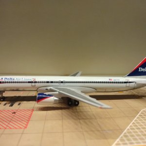 Delta B757-232 1997 N601DN L.jpg