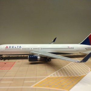 Delta B767-332WL 2007 N191DN L.jpg