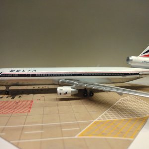 Delta MD-11 N804DE L.jpg