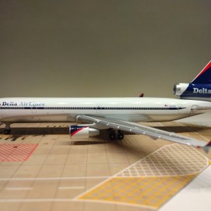 Delta MD-11 N812DE L.jpg