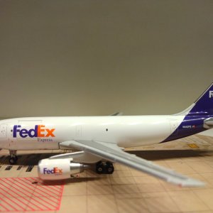 Federal Express A310-203F N442FE L.jpg