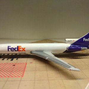 Federal Express B727-247AF N235FE L.jpg