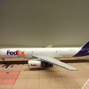 Federal Express B757-2B7F N901FD L.jpg