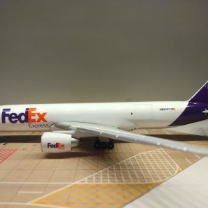 Federal Express B777-F28 N880FD L.jpg