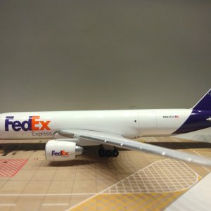 Federal Express B777-F28 N882FD L.jpg