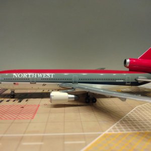 Northwest DC-10-30 N233NW L.jpg