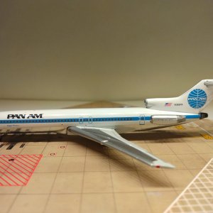 Pan Am B727-221A N365PA L.jpg