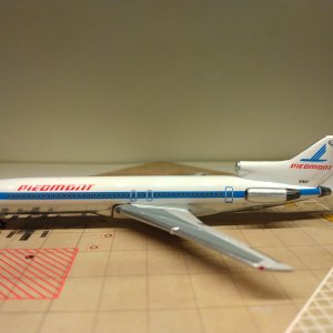 Piedmont B727-295 N1647 L.jpg