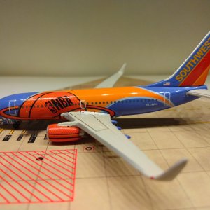 Southwest B737-7H4WL N224WN L.jpg