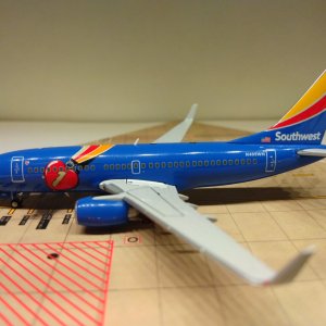 Southwest B737-7H4WL N409WN L.jpg