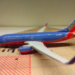 Southwest B737-7H4WL N445WN L.jpg