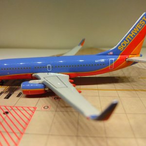 Southwest B737-7H4WL N477WN L.jpg