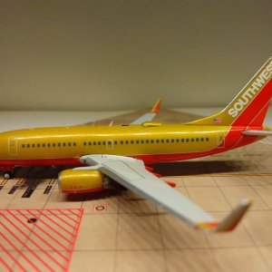 Southwest B737-7H4WL N714CB L.jpg