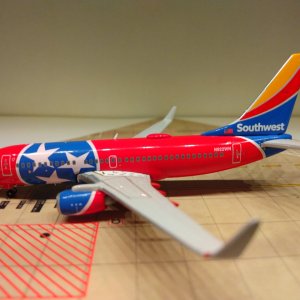 Southwest B737-7H4WL N922WN L.jpg