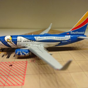 Southwest B737-7H4WL N946WN L.jpg