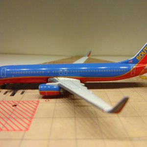 Southwest B737-8H4WL N8301J L.jpg