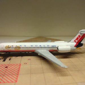 Trans World B717-231 N418TW L.jpg