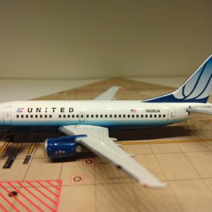 United B737-522 N928UA L.jpg