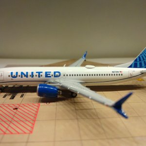 United B737-MAX-8 N27251 L.jpg