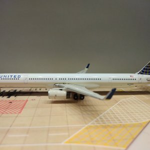 United B757-300 N57869 L.jpg