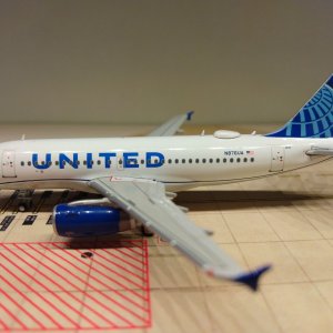 United A319-131 2019 N876UA L.jpg