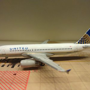 United A320-232 2010 N404UA L.jpg