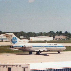 Pan Am 727-035 N4618 IND_19830529_03.jpg