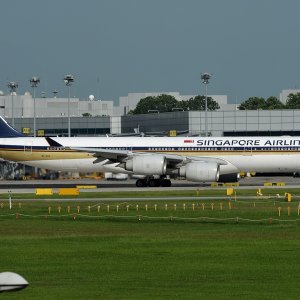 Airbus_A340-541,_Singapore_Airlines_JP7538578.jpg