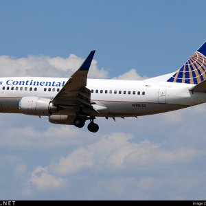 Continental 737-524WL N14613 1991 1.jpg