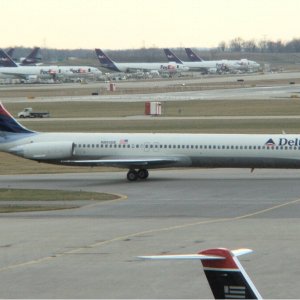 Delta MD-88 N900DE IND_20060201_01.jpg