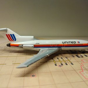 United 727-022 N7010U R.jpg