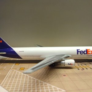 FedEx Express 767-3S2ERF N101FE R.jpg