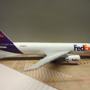 FedEx Express 777-F28 N880FD R.jpg